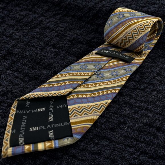 XMI Platinum USA Striped Geometric 100% Italy Silk Tie 60" x 3.5" - Picture 1 of 8
